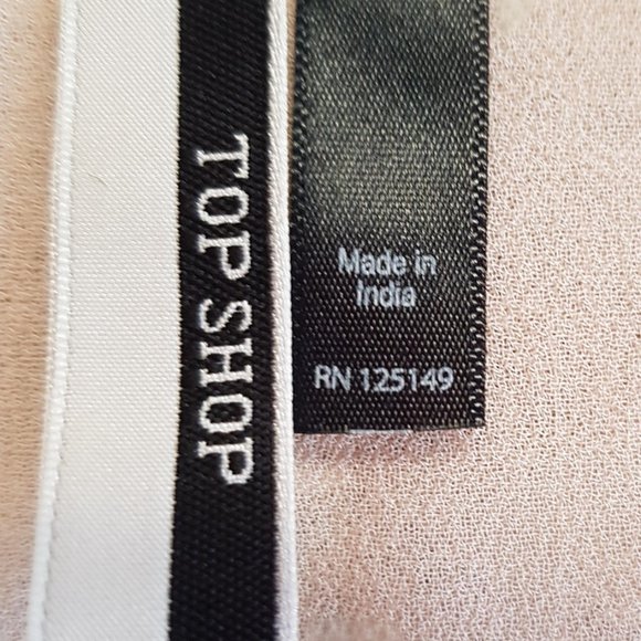 Exquisitely beaded, fully lined soft peach camisole with scallop edged hem - Picture 8 of 8